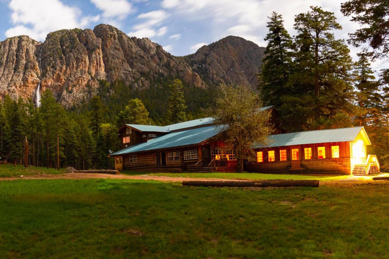 Corkins Lodge Chama Bagian luar foto