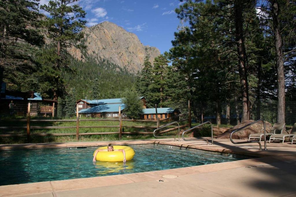 Corkins Lodge Chama Bagian luar foto
