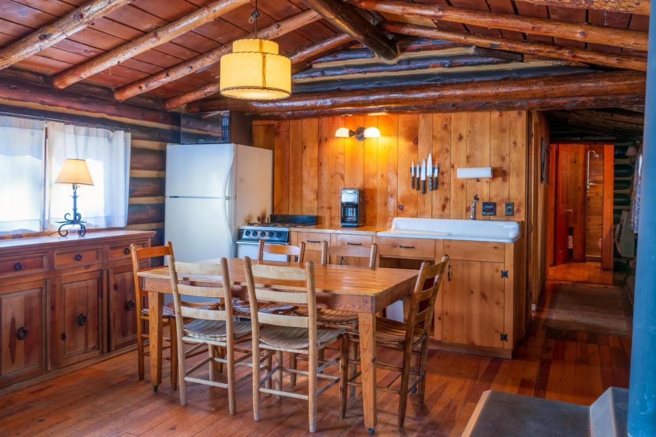 Corkins Lodge Chama Bagian luar foto