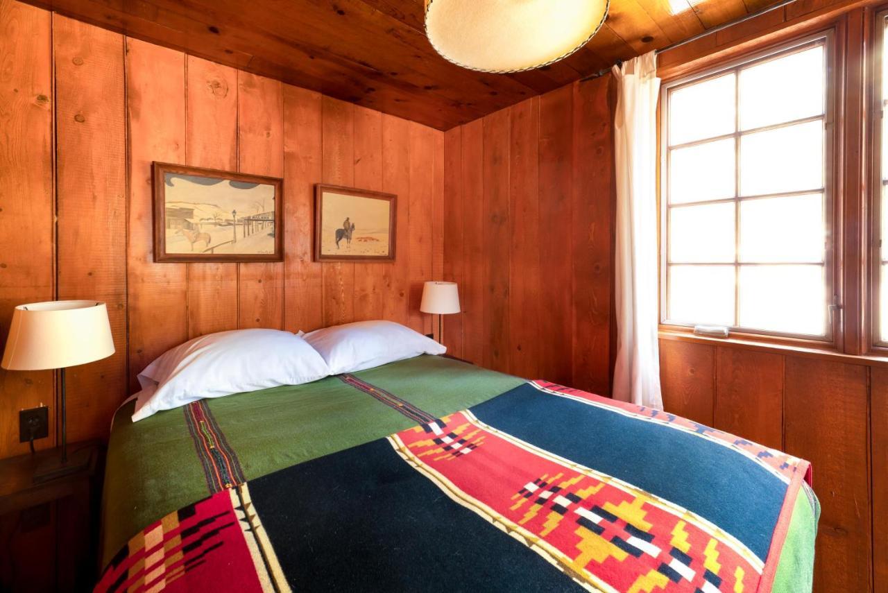 Corkins Lodge Chama Bagian luar foto