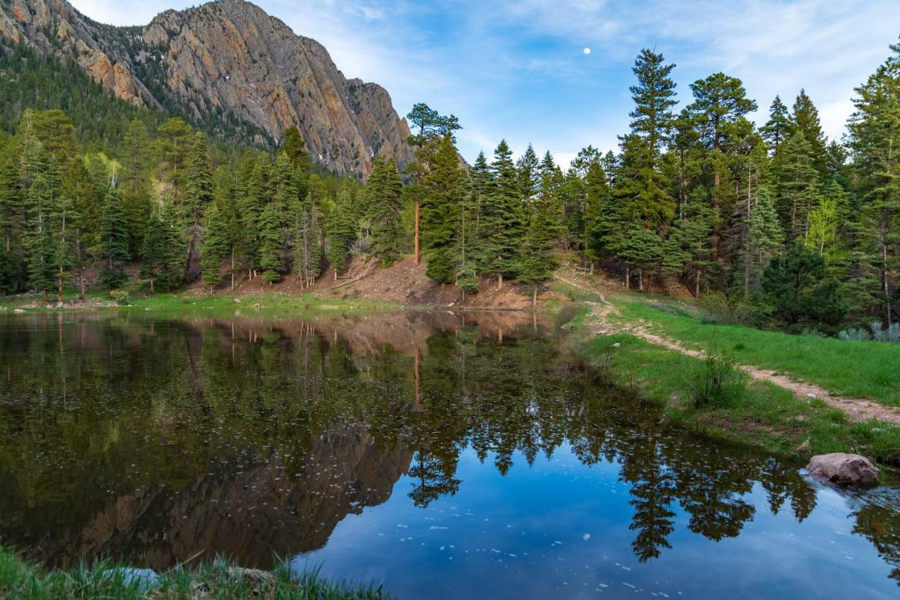 Corkins Lodge Chama Bagian luar foto