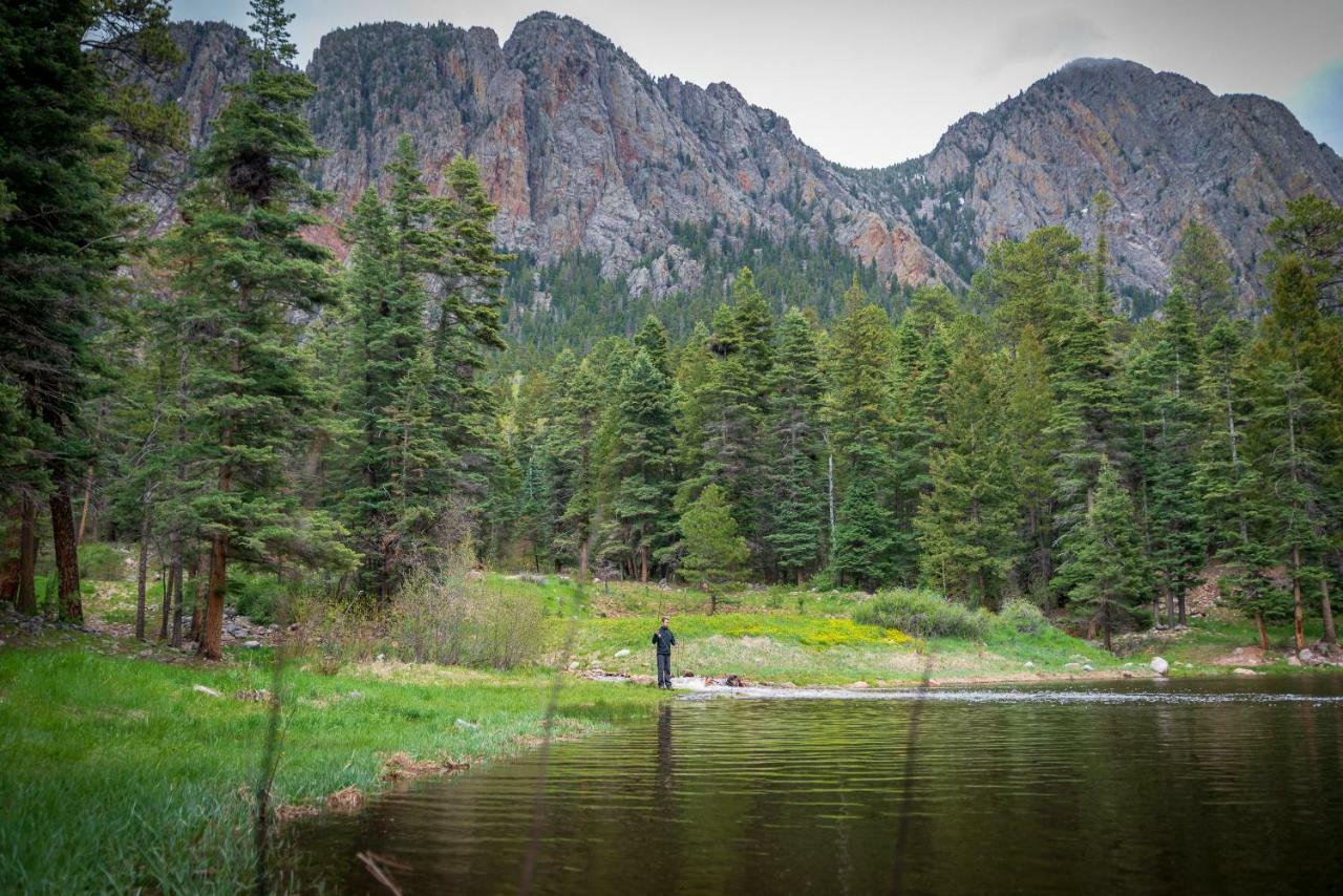 Corkins Lodge Chama Bagian luar foto